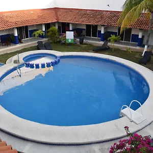 Plaza Almendros, Hotel